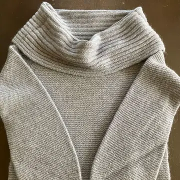 UNTITLED 하이넥 스웨터