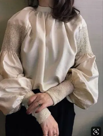 후미카우치다 블라우스