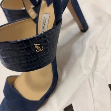 지미추 네이비 샌들 힐 8cm