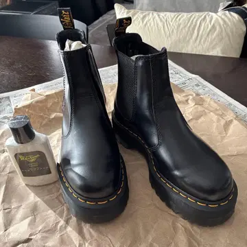닥터마틴 첼시 블랙 사이드 고어 통굽 부츠