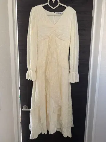 YYUAN 아이보리 프릴 긴팔 드레스