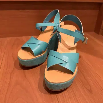 미스틱 파란빛 그린 크로스 스트랩 샌들