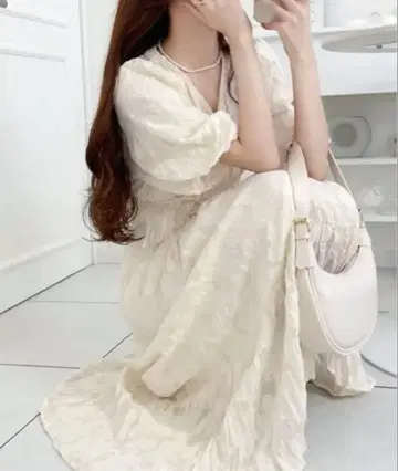 아이보리 플리츠 디자인 원피스