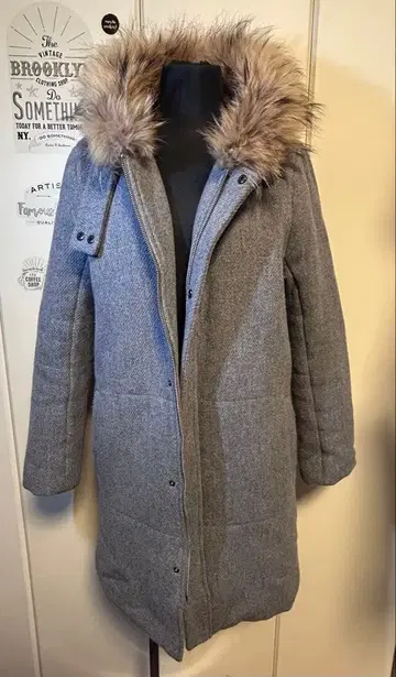 PAPILLONNER 그레이 퍼 후드 다운 자켓