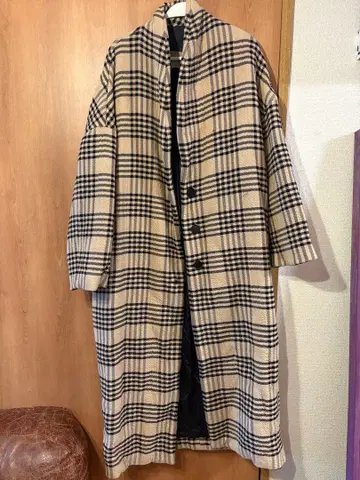 크리스찬 와이난츠 체크 무늬 롱 코트