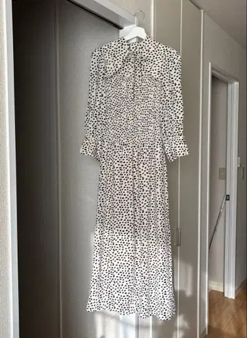 데콜테 오픈 도트 프린트 원피스 M 사이즈