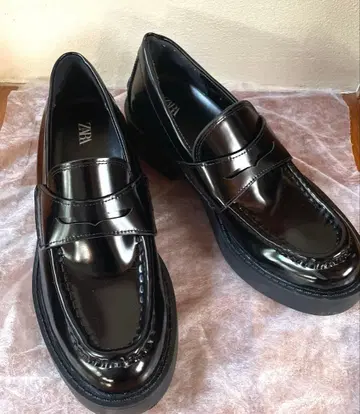 ZARA 에나멜 가죽풍 페니 스트랩 로퍼 36 (23.4cm)