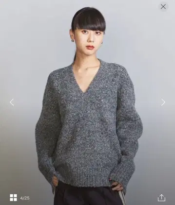 [ 미사용 새상품 ] 백 볼륨 V넥 부클레 니트 풀오버