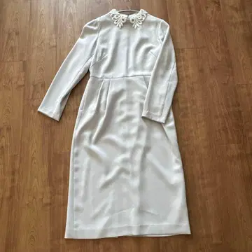 CELFORD 블루 그레이 라운드 칼라 자수 원피스