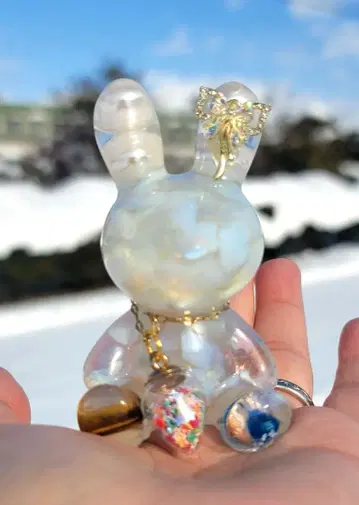 행운을 나르는 화이트 토끼 오르가나이트