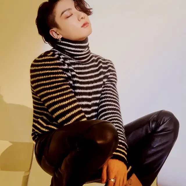 [BTS 정국님 착용] 생로랑 마르니에르 모헤어 터틀넥