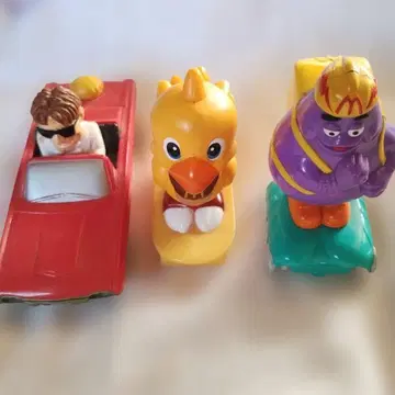 덕과 그리마스의 빨간색 자동차 완구 세트 3점