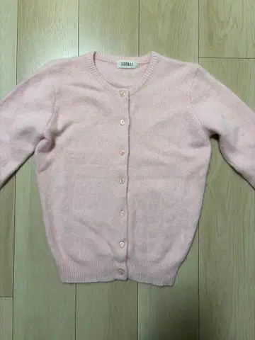 핑크색 긴팔 가디건 프론트 오픈 버튼식