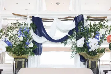 웨딩 장식 네이비와 화이트 천