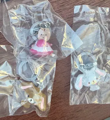 산리오 윳토메지루시 액세서리 시로 우사 쿠로 우사 마론 크림