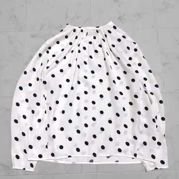 보르지 도트 블라우스 풀오버 화이트 투모로우랜드 턱