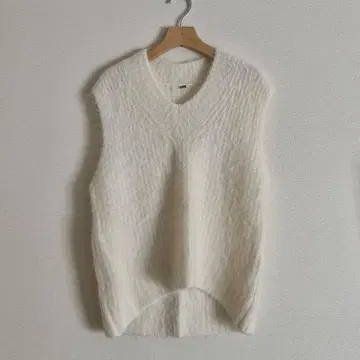 [새상품급] Mila Owen 알파카 니트 베스트 아이보리 FREE