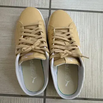 PUMA 베이지 스니커즈