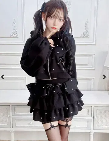 MARS 하트 스터드 숏 후드티