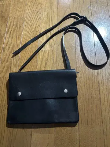 MHL. 가죽 숄더백