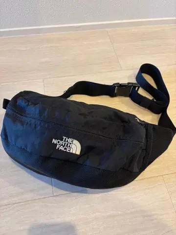 THE NORTH FACE 바디백 블랙