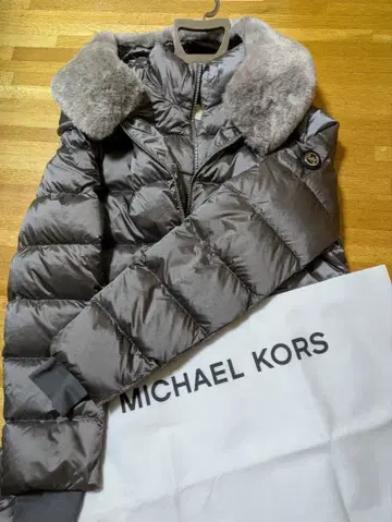 MICHAEL KORS 그레이 다운 자켓