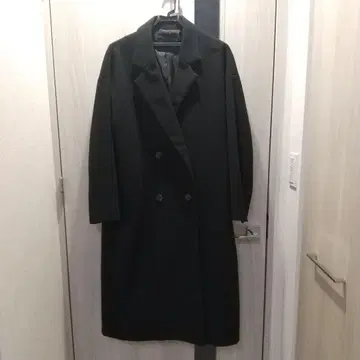 KBF 블랙 체스터 코트