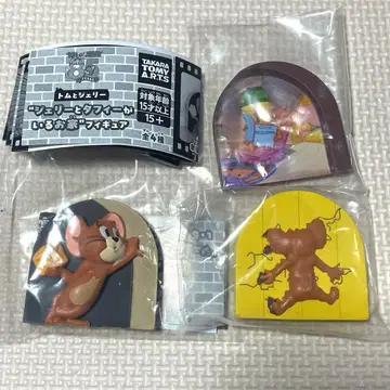 톰과 제리 제리와 타피가 있는 집 피규어