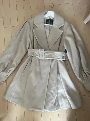 snidel 슬리브 볼륨 숏코트 아이보리