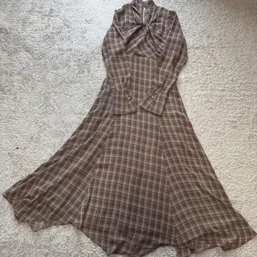 머큐리 듀오 트위스트 넥 롱 슬리브 원피스 브라운 M 컨디션 최상