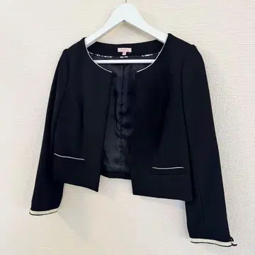 TOCCA 블랙 노카라 자켓 숏 기장