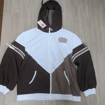 브라운/화이트 후드티 후드 부착