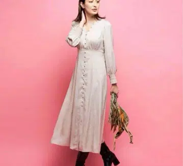 라이트 베이지 긴팔 A라인 롱 원피스