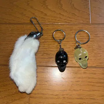 US 산겐자야 오리지널 키링 형광 스컬 래빗풋