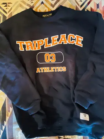 트리플 에이스 클럽 맨투맨 네이비