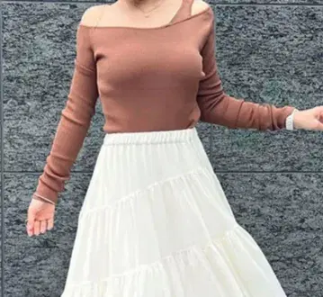 금일 한정 판매 새상품급 eimy istoire 에이미 오프숄더 니트