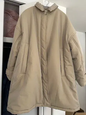 베이지 미들 기장 자켓