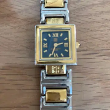 지방시 스퀘어 손목시계 블랙 다이얼 금 도금