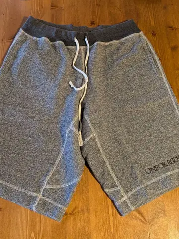 ONE OK ROCK 그레이 숏팬츠