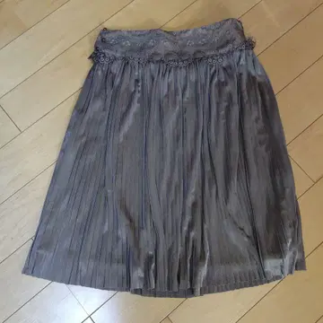 그레이 플리츠 스커트 무릎 기장 레이스 포함