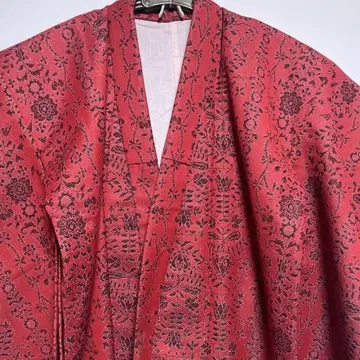 빨간색 꽃무늬 코몬 기모노