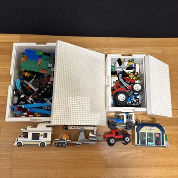 레고 블록 세트와 IKEA 수납 박스