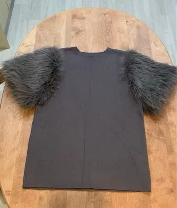 슬리브 퍼 니트 풀오버 2025 Autumn catalog item