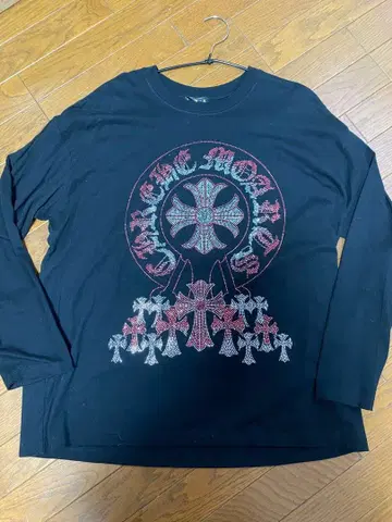 크로스 모티브 반짝이는 스터드 롱T 블랙