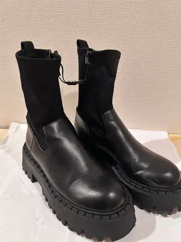ZARA 블랙 통굽 슬립온 부츠 37 사이즈 오늘 한정 가격