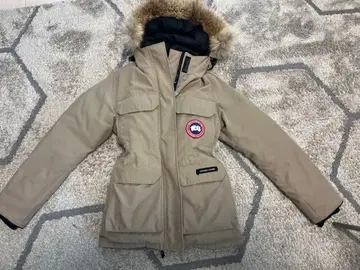 CANADA GOOSE 베이지 다운 자켓