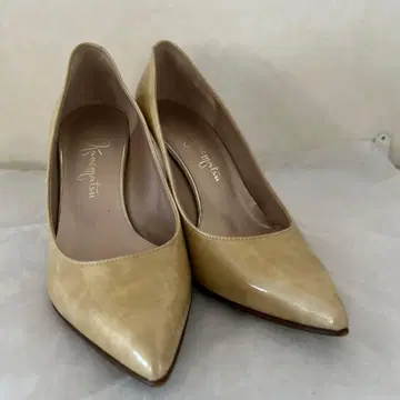 긴자 카네마츠 에나멜 베이지 펌프스 23cm 힐 약 8cm