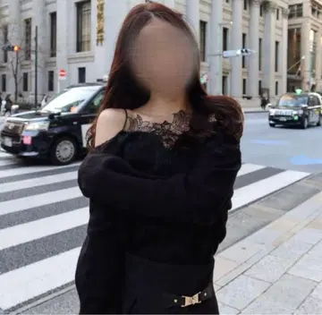 MONAMOUR lace off shoulder knit tops