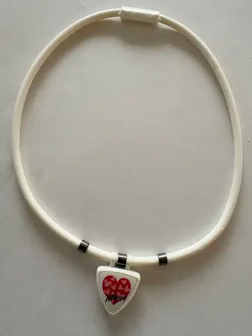 코란토테 디즈니 콜라보 화이트 하트형 자기장 목걸이