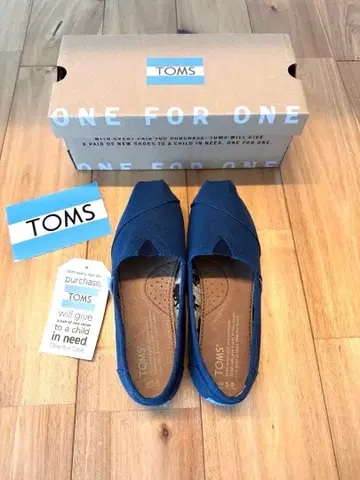미사용 새상품 TOMS 네이비 슬립온 W5.5 22.5cm